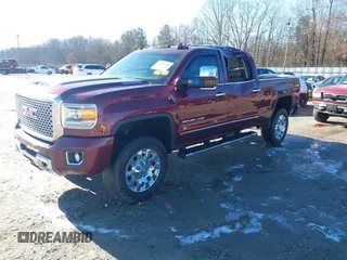 2017 GMC Sierra 2500HD Denali z VIN 1GT12UEY0HF186720, wystawiony jako IAAI lot #41580466 z przebiegiem Nie podano mil oraz . Historia ofert i sprzedaży dostępna na DreamBid. Obrazek 17.