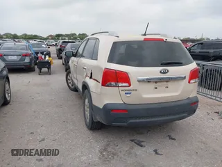 2011 Kia Sorento LX with VIN 5XYKT4A16BG081226, listed as a IAAI auction lot 41950053 with 246,359 mi miles. Bid and sale history available at carsss.com. Image 3.