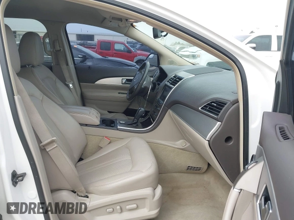 2012 Lincoln MKX with VIN 2LMDJ6JK8CBL01555, listed as a IAAI auction lot 41723407 with 111,370 mi miles. Bid and sale history available at carsss.com. Image 5.