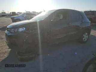 2020 Chevrolet Trax LS z VIN 3GNCJKSB4LL294523, wystawiony jako Copart lot #51963225 z przebiegiem 105 019 mil mil oraz Szkoda całkowita • Salvage title. Historia ofert i sprzedaży dostępna na DreamBid. Obrazek 1.