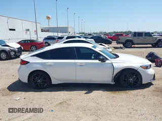 2025 Honda Civic Sport z VIN 19XFL2H82SE006769, wystawiony jako IAAI lot #41997613 z przebiegiem 1611 mil mil oraz . Historia ofert i sprzedaży dostępna na DreamBid. Obrazek 13.