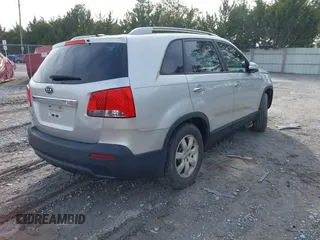2013 Kia Sorento LX with VIN 5XYKT4A25DG389063, listed as a IAAI auction lot 41581301 with 167,726 mi miles. Bid and sale history available at carsss.com. Image 4.