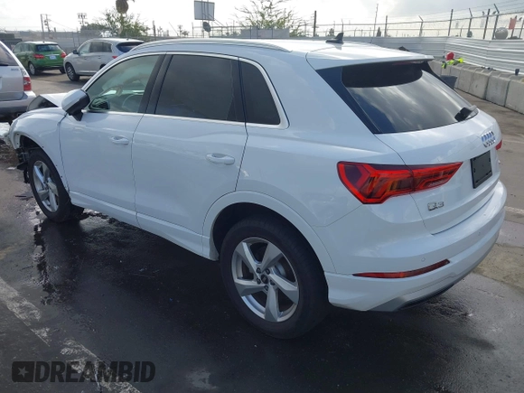 2022 Audi Q3 Premium with VIN WA1AUCF38N1121947, listed as a IAAI auction lot 41548155 with 25,477 mi miles. Bid and sale history available at carsss.com. Image 3.