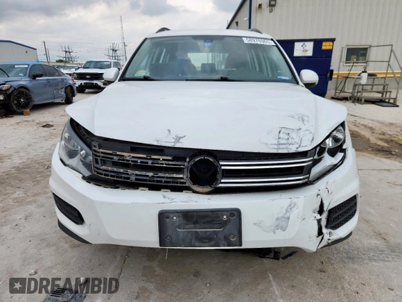 2017 Volkswagen Tiguan S с VIN WVGAV7AX6HK034093, выставлен на аукционе Copart как лот 58976965 с пробегом 103 474 миль миль и Списание • Salvage title. История ставок и продаж доступна на DreamBid. Изображение 5.