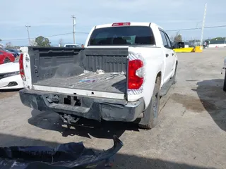 2018 Toyota Tundra 2WD SR5 with VIN 5TFEY5F12JX229395, listed as a IAAI auction lot 41860401 with 211,706 mi miles. Bid and sale history available at carsss.com. Image 4.