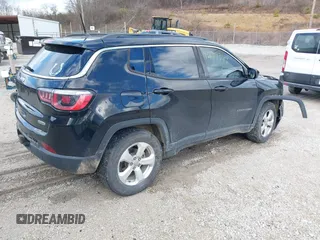 2017 Jeep Compass Latitude with VIN 3C4NJDBB6HT666092, listed as a IAAI auction lot 41199349 with 101,190 mi miles. Bid and sale history available at carsss.com. Image 4.