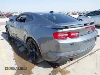 2021 Chevrolet Camaro 1LT z VIN 1G1FB1RX9M0125698, wystawiony jako IAAI lot #41824653 z przebiegiem 69 365 mil mil oraz . Historia ofert i sprzedaży dostępna na DreamBid. Obrazek 3.