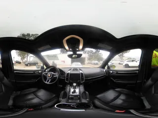 2017 Porsche Cayenne S z VIN WP1AB2A2XHLA51668, wystawiony jako IAAI lot #42347854 z przebiegiem 85 227 mil mil oraz . Historia ofert i sprzedaży dostępna na DreamBid. Obrazek 19.