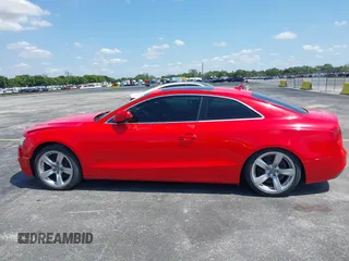 2016 Audi A5 Premium z VIN WAUD2AFR6GA011402, wystawiony jako IAAI lot #42229968 z przebiegiem 63 365 mil mil oraz . Historia ofert i sprzedaży dostępna na DreamBid. Obrazek 14.