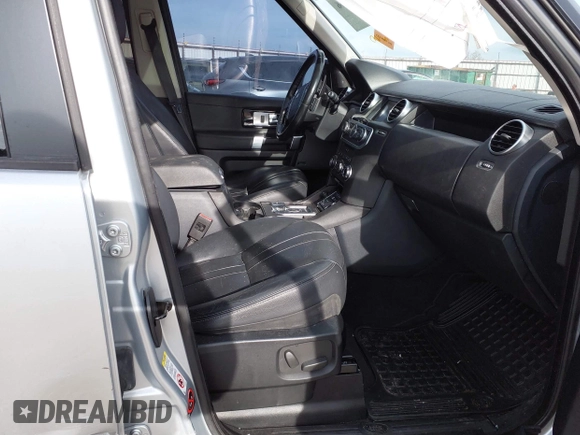 2016 Land Rover LR4 HSE z VIN SALAG2V68GA825659, wystawiony jako IAAI lot #40805256 z przebiegiem 124 342 mil mil oraz . Historia ofert i sprzedaży dostępna na DreamBid. Obrazek 5.