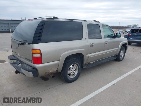 2000 Chevrolet Suburban LT with VIN 3GNFK16T6YG225016, listed as a IAAI auction lot 41702840 with 271,832 mi miles. Bid and sale history available at carsss.com. Image 4.
