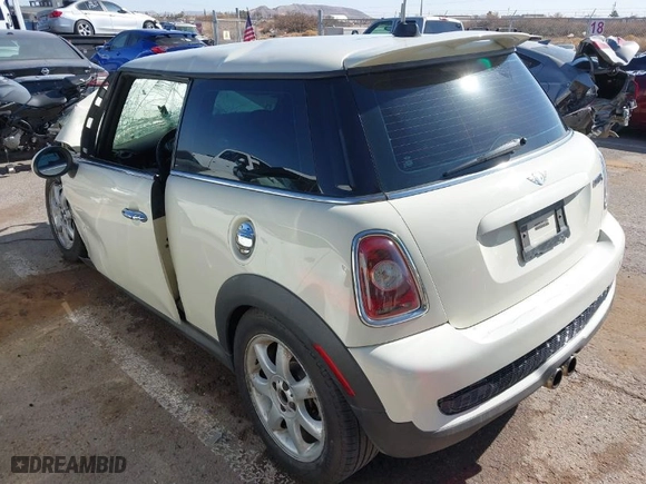 2008 MINI Cooper Hardtop S with VIN WMWMF73588TV33821, listed as a IAAI auction lot 41369147 with 1 mi miles. Bid and sale history available at carsss.com. Image 3.