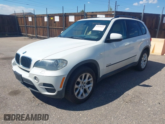 2011 BMW X5 35i z VIN 5UXZV4C57BL412326, wystawiony jako IAAI lot #42169632 z przebiegiem 93 153 mil mil oraz . Historia ofert i sprzedaży dostępna na DreamBid. Obrazek 2.