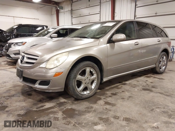 2006 Mercedes-Benz R-Class 3.5L with VIN 4JGCB65E26A030775, listed as a IAAI auction lot 41824593 with 149,889 mi miles. Bid and sale history available at carsss.com. Image 2.