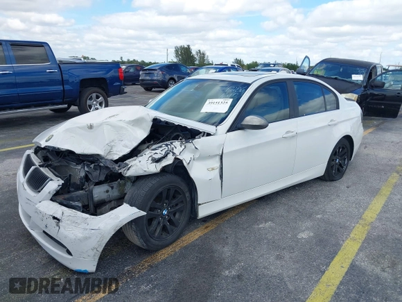2007 BMW 3 Series 328i with VIN WBAVA33527PG40286, listed as a IAAI auction lot 39151325 with 1 mi miles. Bid and sale history available at carsss.com. Image 2.