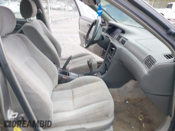 1998 Toyota Camry LE z VIN 4T1BF28K0WU066098, wystawiony jako IAAI lot #41971003 z przebiegiem 324 180 mil mil oraz . Historia ofert i sprzedaży dostępna na DreamBid. Obrazek 5.
