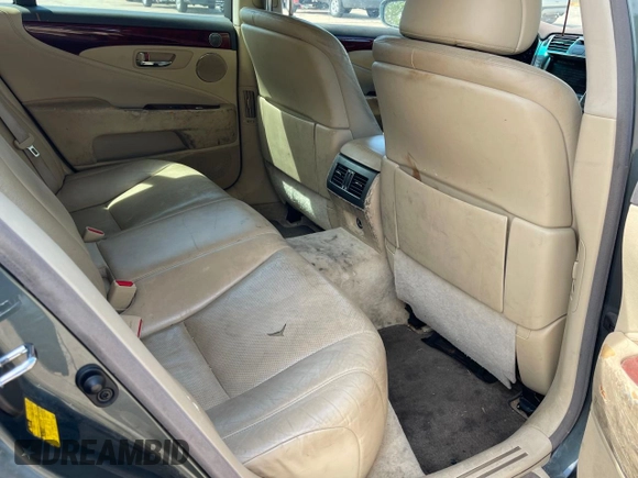2007 Lexus LS 460 z VIN JTHBL46F275018658, wystawiony jako Copart lot #54719195 z przebiegiem 234 703 mil mil oraz Czysty tytuł • Clean title. Historia ofert i sprzedaży dostępna na DreamBid. Obrazek 6.