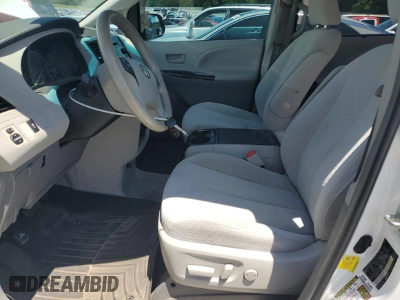 2012 Toyota Sienna LE с VIN 5TDJK3DC2CS044393, выставлен на аукционе Copart как лот 63579595 с пробегом 152 636 миль миль и Списание • Salvage title. История ставок и продаж доступна на DreamBid. Изображение 7.