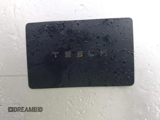 2025 Tesla Model 3 Long Range z VIN 5YJ3E1EA2SF885408, wystawiony jako IAAI lot #41778498 z przebiegiem 1 566 mil mil oraz . Historia ofert i sprzedaży dostępna na DreamBid. Obrazek 11.