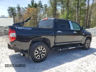 2017 Toyota Tundra Platinum z VIN 5TFAY5F18HX676029, wystawiony jako Copart lot #55206735 z przebiegiem 67 784 mil mil oraz Szkoda całkowita • Salvage title. Historia ofert i sprzedaży dostępna na DreamBid. Obrazek 3.
