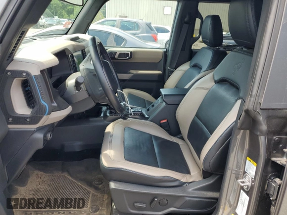 2022 Ford Bronco z VIN 1FMEE5DP6NLB28658, wystawiony jako Copart lot #60632405 z przebiegiem 28 221 mil mil oraz Szkoda całkowita • Salvage title. Historia ofert i sprzedaży dostępna na DreamBid. Obrazek 7.