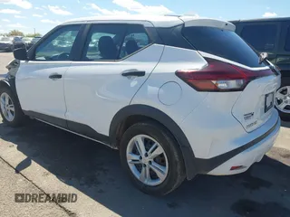 2022 Nissan Kicks S z VIN 3N1CP5BV7NL511927, wystawiony jako IAAI lot #42025240 z przebiegiem 47 444 mil mil oraz . Historia ofert i sprzedaży dostępna na DreamBid. Obrazek 3.