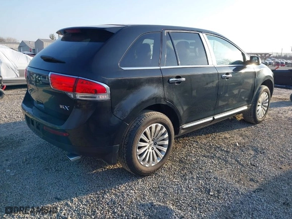 2011 Lincoln MKX with VIN 2LMDJ6JK5BBJ24235, listed as a IAAI auction lot 41781097 with 190,307 mi miles. Bid and sale history available at carsss.com. Image 4.