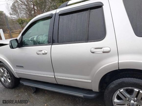 2006 Ford Explorer Limited with VIN 1FMEU75E06UA78072, listed as a IAAI auction lot 41565453 with 196,902 mi miles. Bid and sale history available at carsss.com. Image 14.