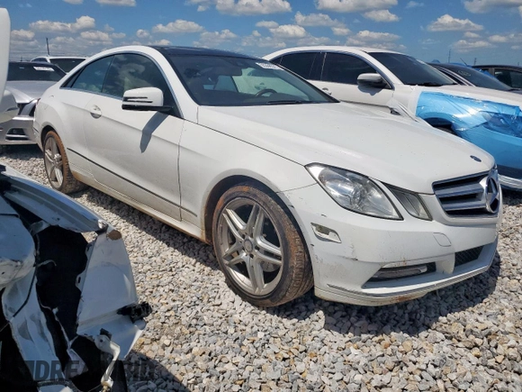 2013 Mercedes-Benz E 350 with VIN WDDKJ5KB1DF197125, listed as a Copart auction lot 55308575 with 157,914 mi miles and Clean Title. Bid and sale history available at DreamBid. Image 4.