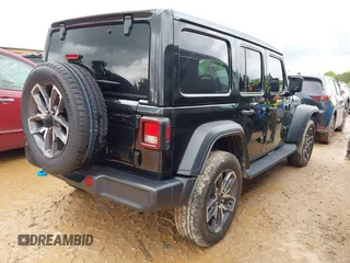 2024 Jeep Wrangler Willys z VIN 1C4RJXN60RW317717, wystawiony jako IAAI lot #42017788 z przebiegiem 10 096 mil mil oraz . Historia ofert i sprzedaży dostępna na DreamBid. Obrazek 4.