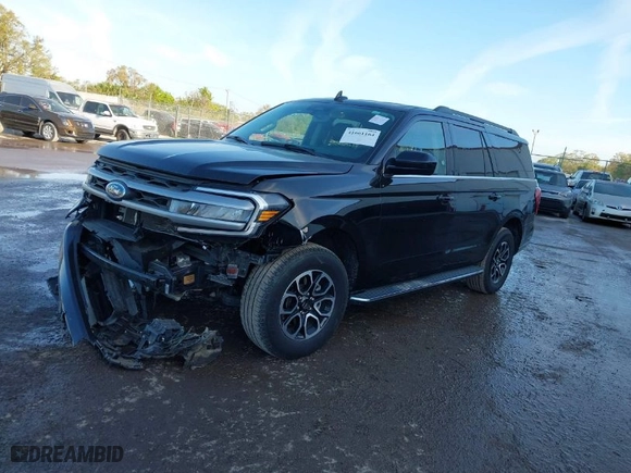 2023 Ford Expedition Max XLT with VIN 1FMJK1H81PEA03819, listed as a IAAI auction lot 41661164 with 62,687 mi miles. Bid and sale history available at carsss.com. Image 2.