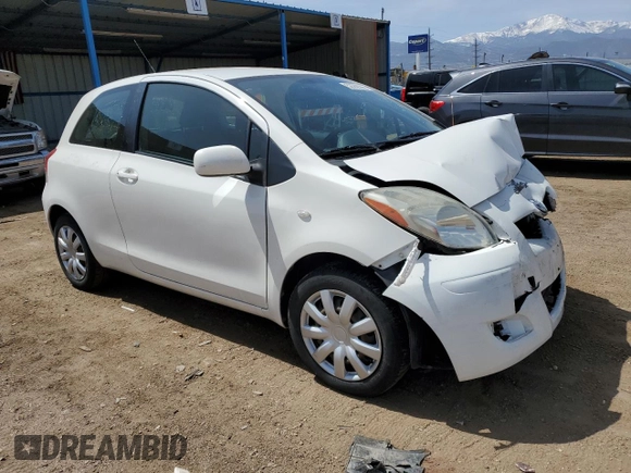 2010 Toyota Yaris z VIN JTDJT4K3XA5322238, wystawiony jako Copart lot #52550395 z przebiegiem 107 803 mil mil oraz Czysty tytuł • Clean title. Historia ofert i sprzedaży dostępna na DreamBid. Obrazek 4.