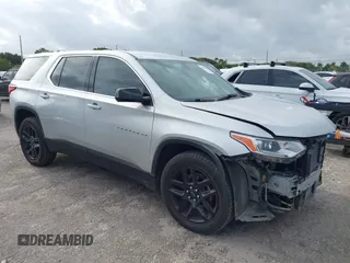 2019 Chevrolet Traverse LS z VIN 1GNERFKW2KJ260713, wystawiony jako IAAI lot #41954331 z przebiegiem 72 951 mil mil oraz . Historia ofert i sprzedaży dostępna na DreamBid. Obrazek 1.