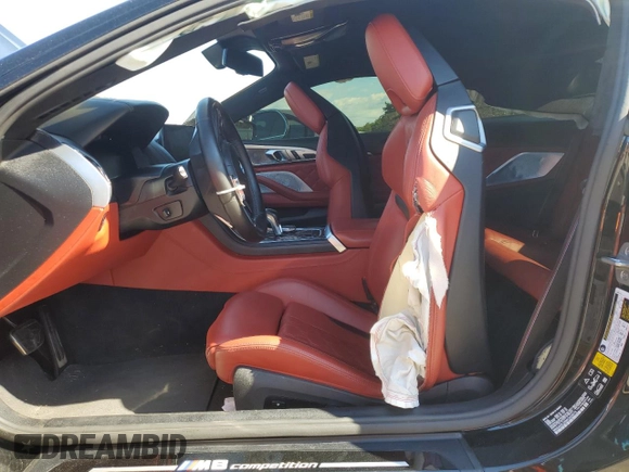 2022 BMW M8 Competition z VIN WBSAE0C08NCK00673, wystawiony jako Copart lot #61285334 z przebiegiem Nie podano mil oraz Szkoda całkowita • Salvage title. Historia ofert i sprzedaży dostępna na DreamBid. Obrazek 7.