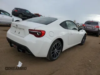 2020 Toyota 86 with VIN JF1ZNAA13L8752809, listed as a Copart auction lot 60255914 with 28,568 mi miles and Salvage Title. Bid and sale history available at carsss.com. Image 3.