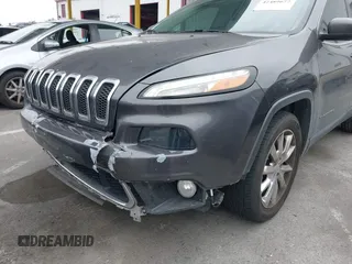 2017 Jeep Cherokee Limited z VIN 1C4PJLDB1HW607171, wystawiony jako IAAI lot #42489677 z przebiegiem 78 731 mil mil oraz . Historia ofert i sprzedaży dostępna na DreamBid. Obrazek 6.