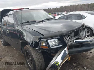 2002 Ford F-150 XLT with VIN 1FTRW07L42KE24729, listed as a IAAI auction lot 41722959 with 226,387 mi miles. Bid and sale history available at carsss.com. Image 1.