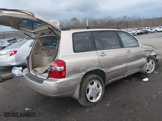 2005 Toyota Highlander with VIN JTEDP21A350047431, listed as a IAAI auction lot 41229856 with 166,102 mi miles. Bid and sale history available at carsss.com. Image 4.