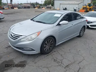 2014 Hyundai Sonata SE with VIN 5NPEC4AC3EH882711, listed as a IAAI auction lot 42192424 with 189,279 mi miles and . Bid and sale history available at DreamBid. Image 2.