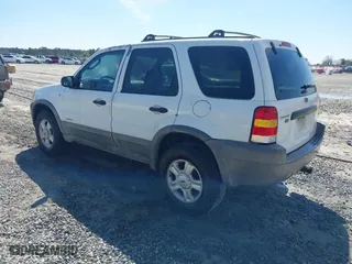 2002 Ford Escape XLT Choice with VIN 1FMYU03162KC30365, listed as a IAAI auction lot 41887421 with 364,136 mi miles. Bid and sale history available at carsss.com. Image 3.