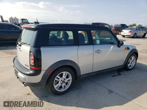 2013 MINI Clubman z VIN WMWZF3C50DT489385, wystawiony jako Copart lot #55945825 z przebiegiem 96 607 mil mil oraz Szkoda całkowita • Salvage title. Historia ofert i sprzedaży dostępna na DreamBid. Obrazek 3.