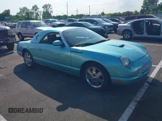 2002 Ford Thunderbird Hardtop Premium z VIN 1FAHP60AX2Y118061, wystawiony jako IAAI lot #42332263 z przebiegiem 162 591 mil mil oraz . Historia ofert i sprzedaży dostępna na DreamBid. Obrazek 1.
