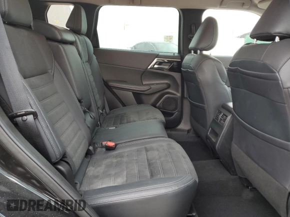 2022 Mitsubishi Outlander SE with VIN JA4J3UA83NZ087624, listed as a Copart auction lot 53121985 with 17,132 mi miles and Salvage title. Bid and sale history available at DreamBid. Image 11.