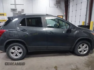2017 Chevrolet Trax LT z VIN 3GNCJPSB4HL225450, wystawiony jako IAAI lot #42251420 z przebiegiem 54 199 mil mil oraz . Historia ofert i sprzedaży dostępna na DreamBid. Obrazek 13.