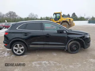 2017 Lincoln MKC Premiere with VIN 5LMCJ1D91HUL33023, listed as a IAAI auction lot 40976537 with 112,695 mi miles. Bid and sale history available at carsss.com. Image 13.