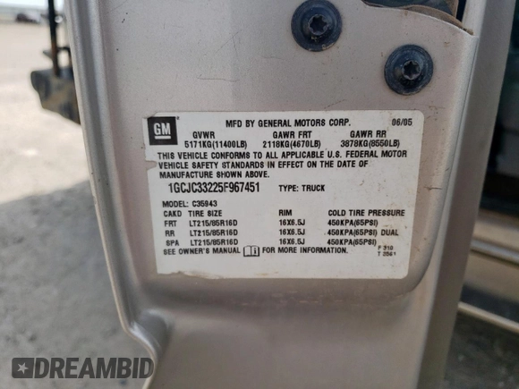 2005 Chevrolet Silverado 3500 LT z VIN 1GCJC33225F967451, wystawiony jako Copart lot #58543895 z przebiegiem 200 275 mil mil oraz Czysty tytuł • Clean title. Historia ofert i sprzedaży dostępna na DreamBid. Obrazek 12.