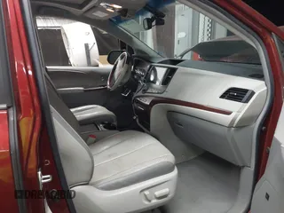 2011 Toyota Sienna XLE with VIN 5TDDK3DC9BS015730, listed as a IAAI auction lot 41472834 with 71,125 mi miles. Bid and sale history available at carsss.com. Image 5.