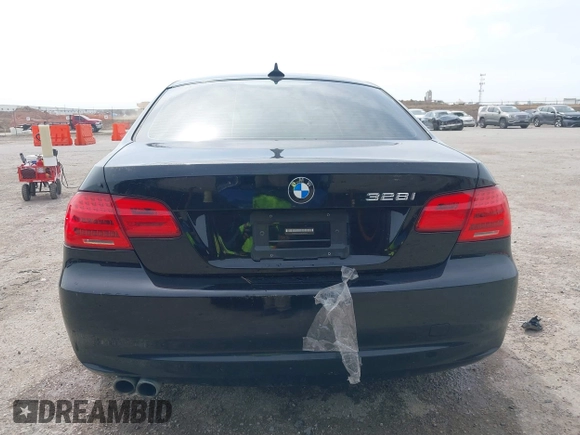 2011 BMW 3 Series 328i z VIN WBAKE5C52BE429545, wystawiony jako IAAI lot #41712599 z przebiegiem 67 746 mil mil oraz . Historia ofert i sprzedaży dostępna na DreamBid. Obrazek 16.