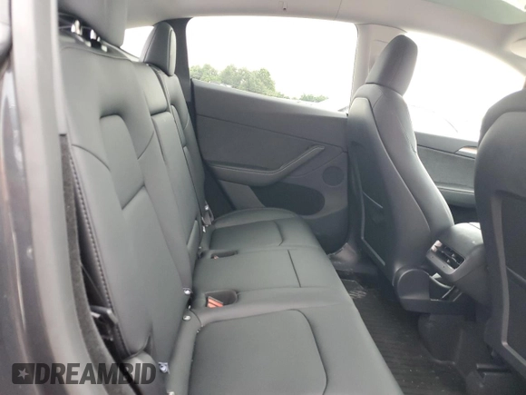 2024 Tesla Model Y with VIN 7SAYGDEDXRA322676, listed as a Copart auction lot 55664125 with 8,788 mi miles and Clean title. Bid and sale history available at DreamBid. Image 10.