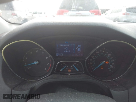 2012 Ford Focus SE z VIN 1FAHP3F24CL227225, wystawiony jako IAAI lot #42389939 z przebiegiem 135 197 mil mil oraz . Historia ofert i sprzedaży dostępna na DreamBid. Obrazek 7.